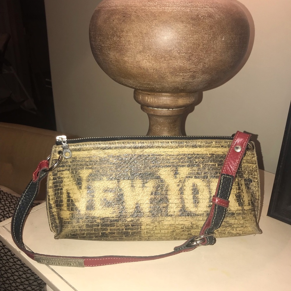 Exclusive Insiders 1 clutch, carried once!